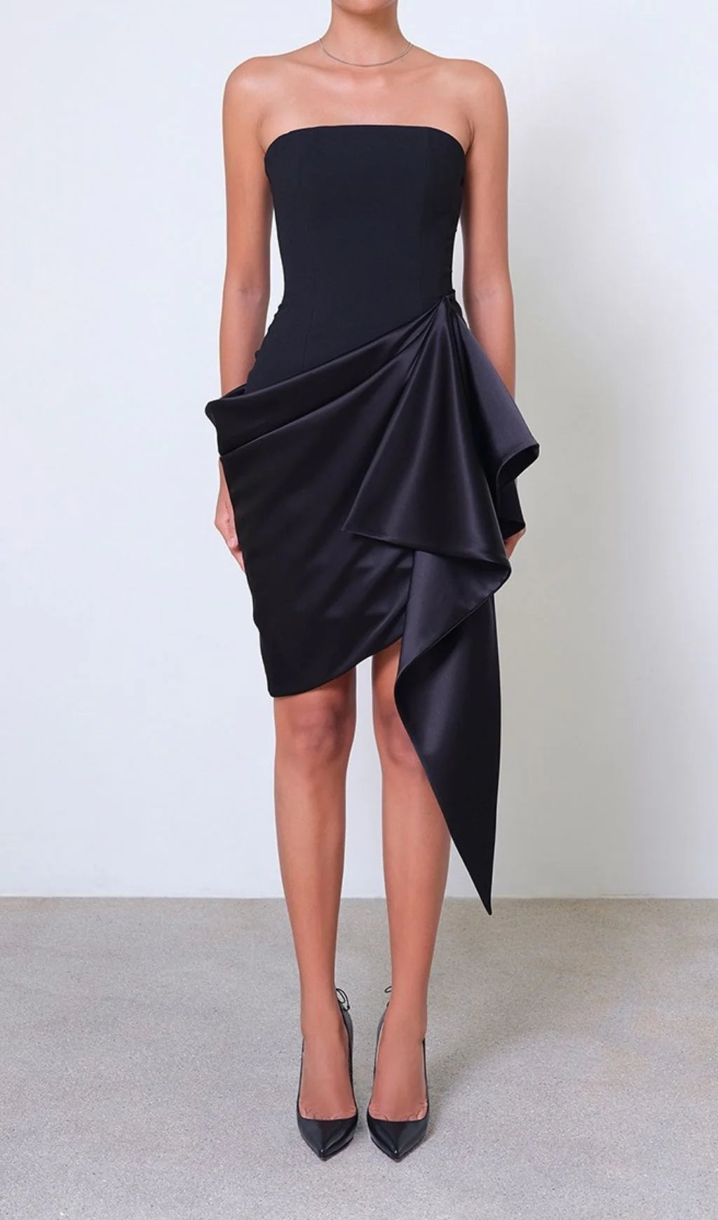 Robe de bal noire mini froncée